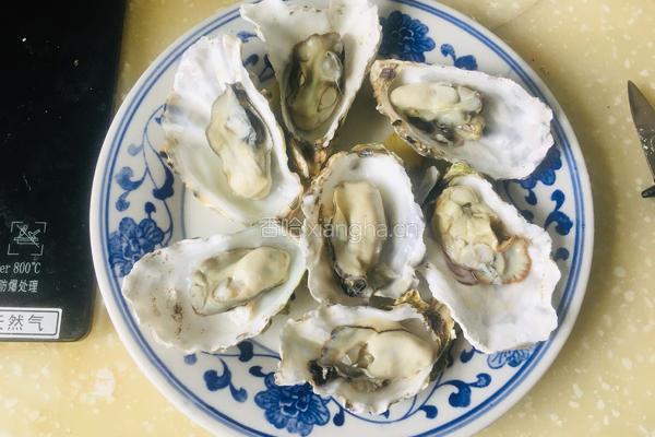 蒜蓉辣酱蒸生蚝的做法图解3