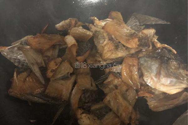 焖咸鱼的做法图解3
