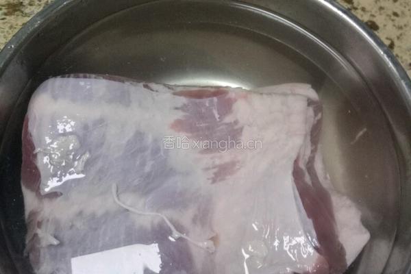 红薯粉蒸肉的做法图解1