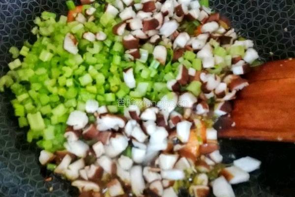 西芹虾仁蛋炒饭的做法图解5