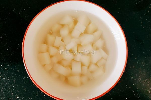 胡萝卜土豆炒玉米的做法图解4