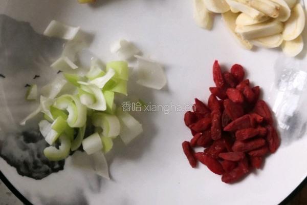 胡萝卜玉米山药排骨汤的做法图解8