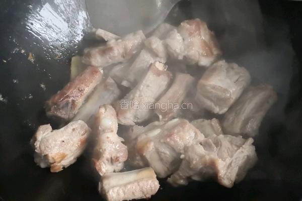 胡萝卜玉米山药排骨汤的做法图解10