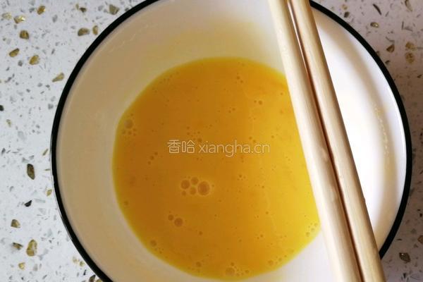 虾仁火腿蛋炒饭的做法图解3