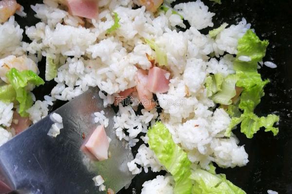 虾仁火腿蛋炒饭的做法图解7