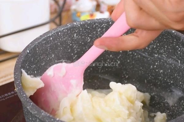 用美食留住春意樱花酸奶球Q弹有嚼劲的做法图解2