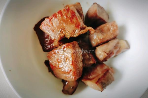 藜麦牛排蔬菜沙拉的做法图解3
