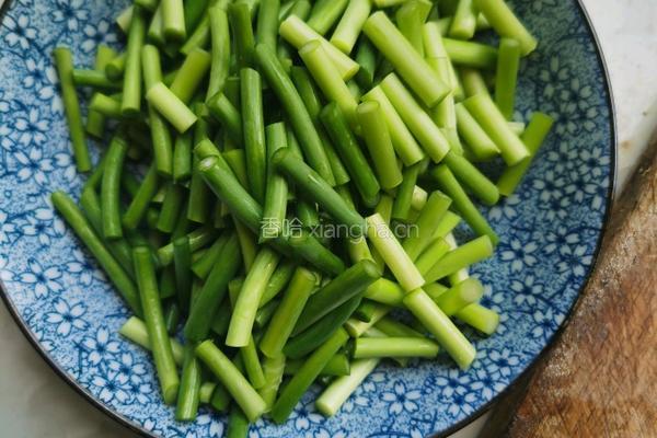 蒜苔炒肉丝的做法图解3