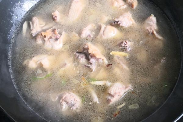 土豆蘑菇胡萝卜炖鸡的做法图解11