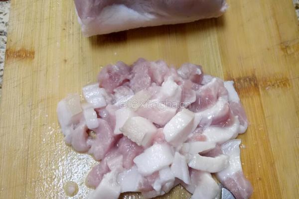 香菇猪肉杂酱的做法图解1