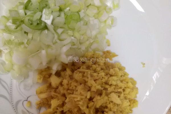 香菇猪肉杂酱的做法图解2