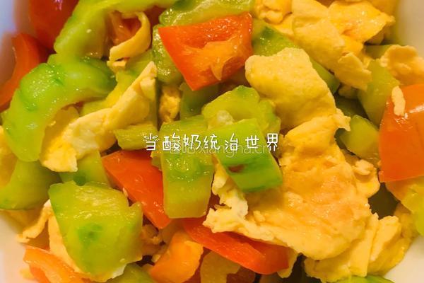 苦瓜甜椒炒鸡蛋的做法图解5