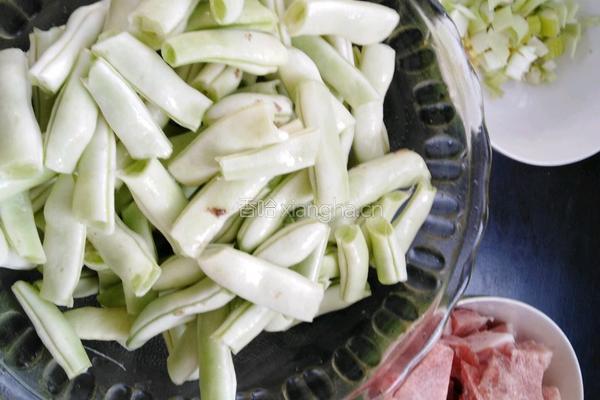 红烧肉豆角闷面的做法图解2