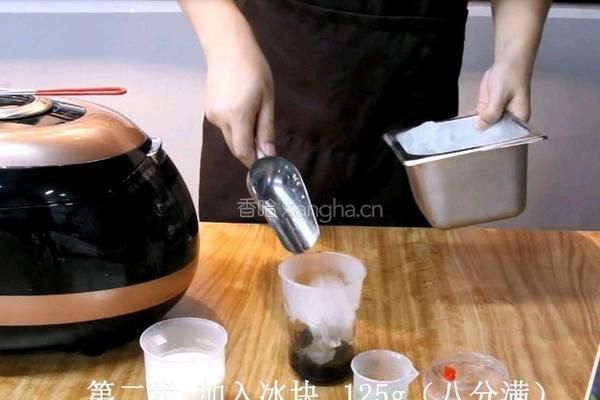 抹茶脏脏鲜牛乳的做法图解2