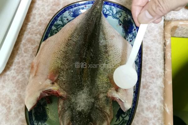 清蒸鲈鱼的做法图解3