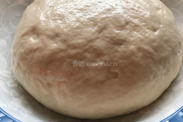 虾仁培根菠萝披萨的做法图解3