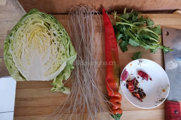 包菜和粉条相遇的做法图解1