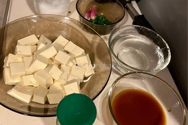 胡椒粉嫩滑豆腐的做法图解1