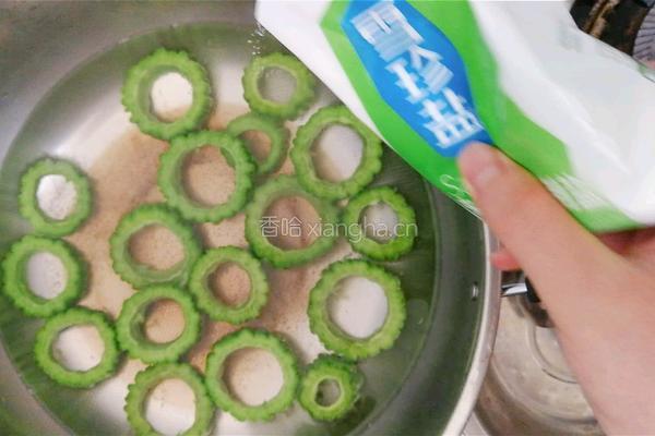 苦瓜酿土豆泥的做法图解3