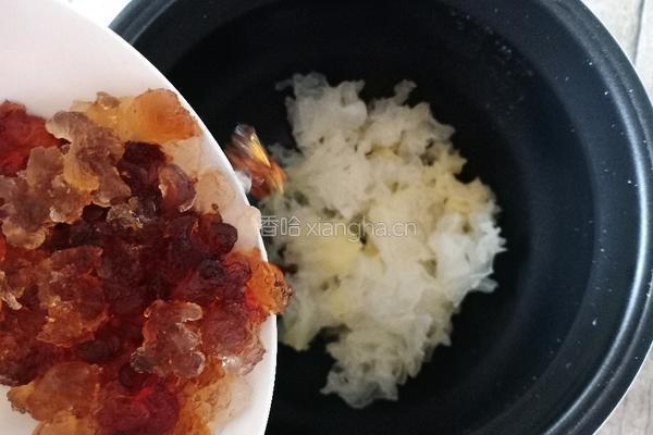 桃胶莲子银耳羹（美容养颜)的做法图解7