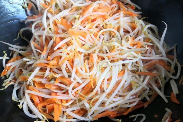 胡萝卜丝炒豆芽的做法图解6