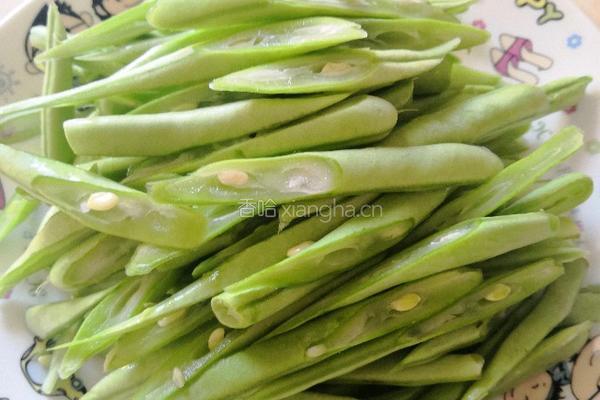 肉末四季豆角丝的做法图解2