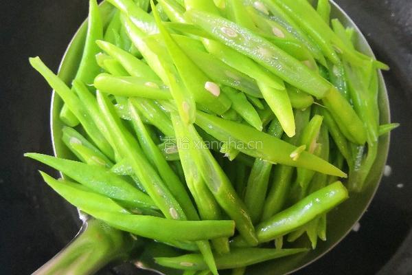肉末四季豆角丝的做法图解4