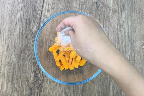 咸蛋黄焗南瓜的做法图解1