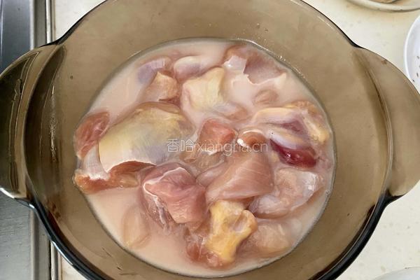蒜蓉鸡腿肉的做法图解2