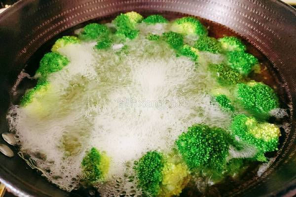 西兰花蒸肉末的做法图解6