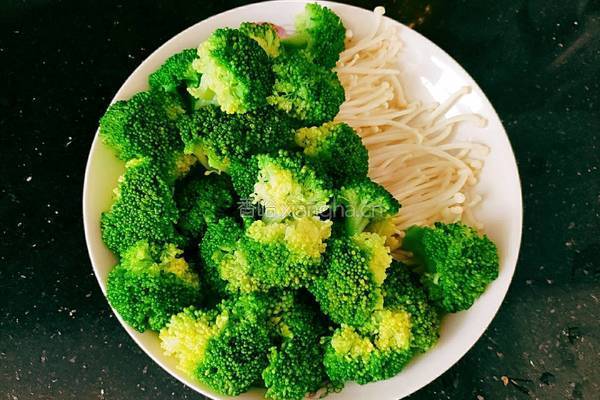 西兰花蒸肉末的做法图解7