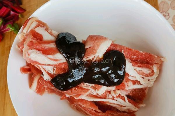 红甜菜肉酱意大利面的做法图解3
