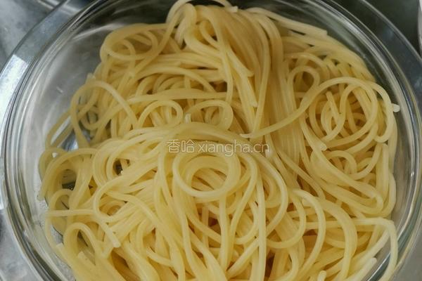 红甜菜肉酱意大利面的做法图解7