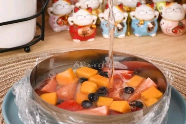 清凉解腻夏季甜品酸奶水果冻3步搞定的做法图解3