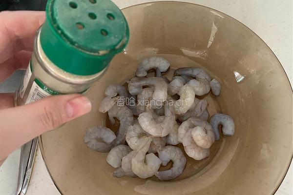 三色虾仁的做法图解3
