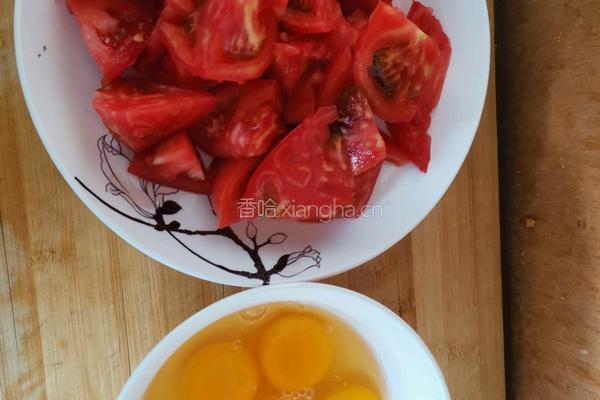 西红柿炒鸡蛋的做法图解1