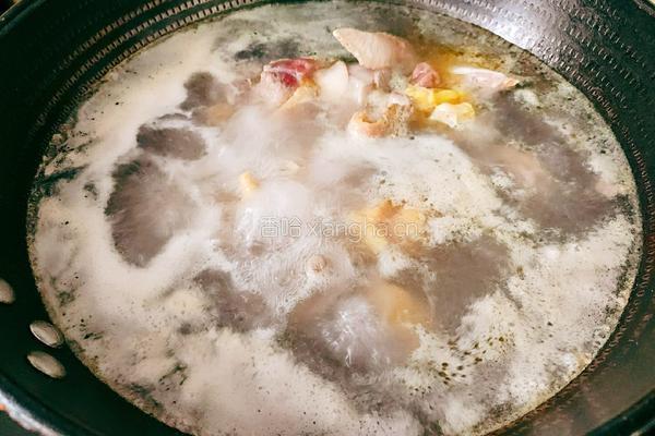 玉米胡萝卜鸡汤的做法图解4