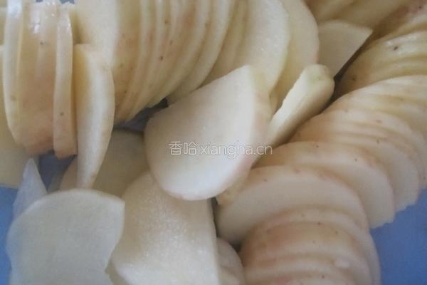 辣白菜土豆片的做法图解1