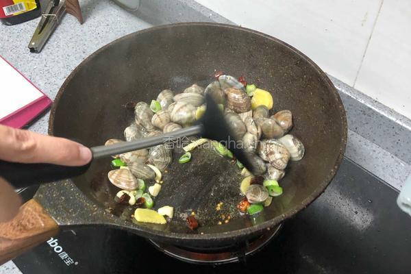 啤酒炒花甲的做法图解5