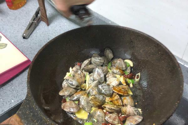 啤酒炒花甲的做法图解6