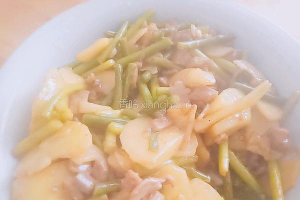 蒜毫土豆肉块的做法图解3