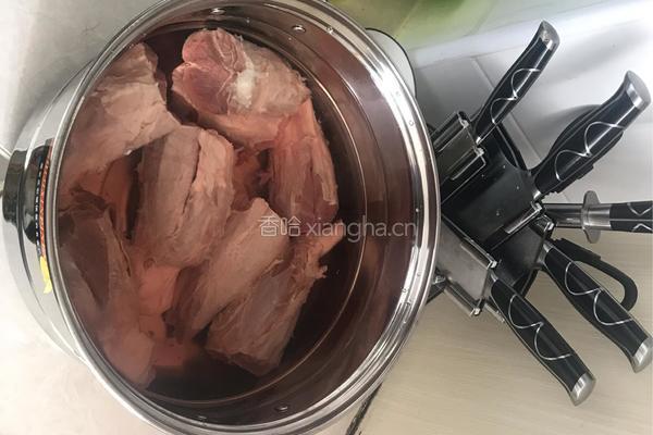 卤牛肉的做法图解1