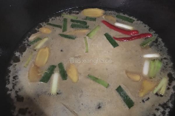 三文鱼头炖豆腐的做法图解3