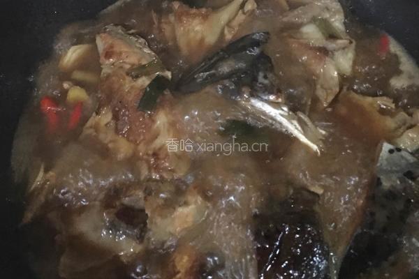 三文鱼头炖豆腐的做法图解4