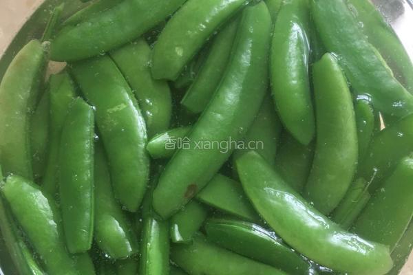 清炒甜豆的做法图解2