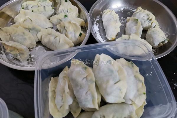 韭菜木耳鸡蛋饺子的做法图解5