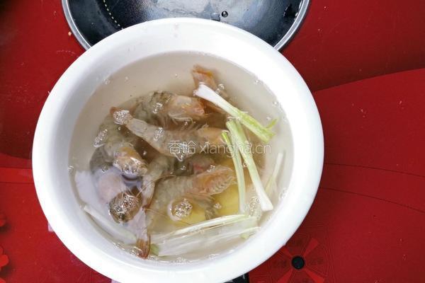避风塘炒虾的做法图解3