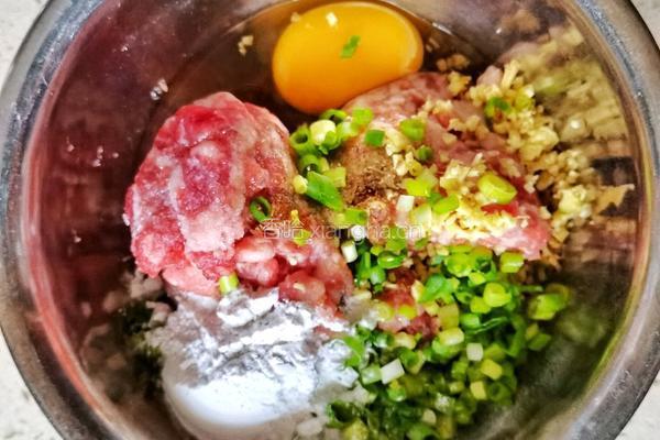 吃不够的外酥里嫩的乾坤肉丸的做法图解4