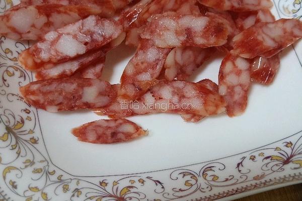 腊肠炒蒜苔的做法图解1