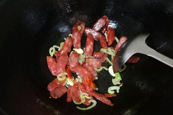腊肠炒蒜苔的做法图解5